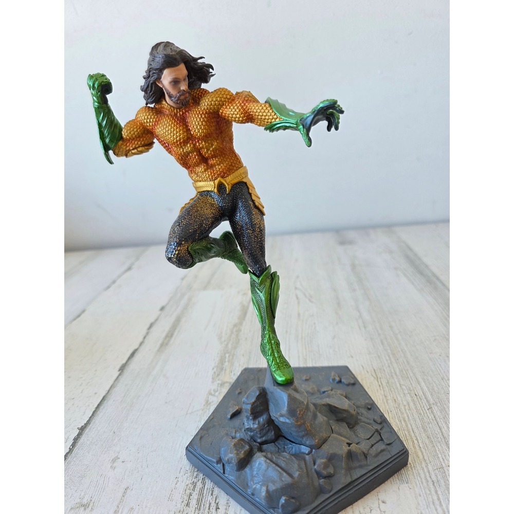 Aquaman statue AS IS figurine pvc action